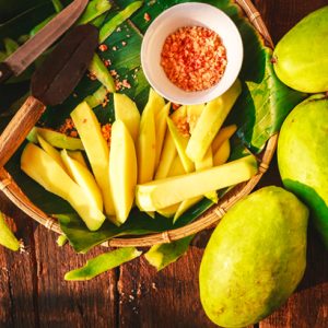 কাঁচা টক আম